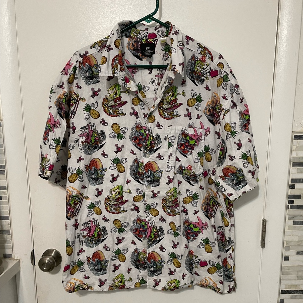 H & M Spongebob Regular Fit Button up
Short sleeve Hawaiian style Casual Shirt